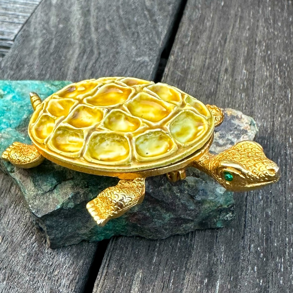 Mandle Turtle Brooch Signed Vintage Gold Tone Amber Enamel Shell Green Eyes Pin